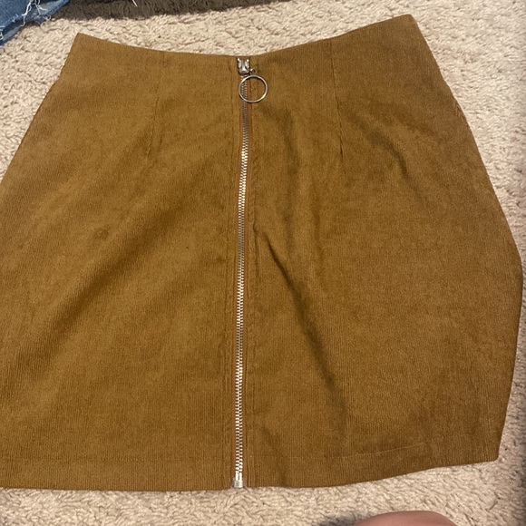 4 super cute skirts - Picture 5 of 9